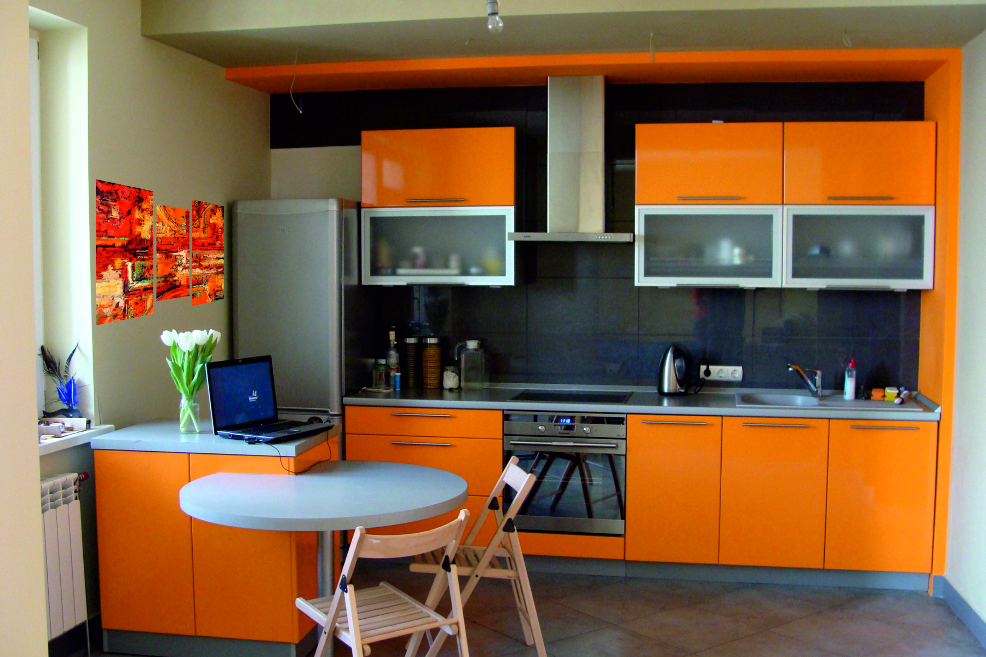 Форум какая кухня лучше. Кухни оранжевого цвета. Кухонные гарнитуры оранжевого цвета. Оранжевая кухня в интерьере. Оранжевый цвет в интерьере кухни.